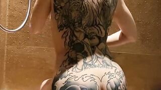 CAROLINA IENA - Italian girl takes a sensual shower and shows off her feet