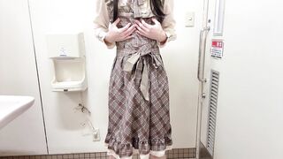 【女装】かわいいフリフリのチェックワンピースでスカートコキオナニー