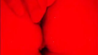 Me toco con un delicioso vibrador. Malory