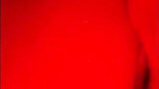 Me toco con un delicioso vibrador. Malory