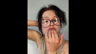 I'm horny, do you want to look at me without clothes?