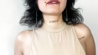 I'm horny, do you want to look at me without clothes?