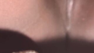 Deitei, abri as pernas e me entreguei