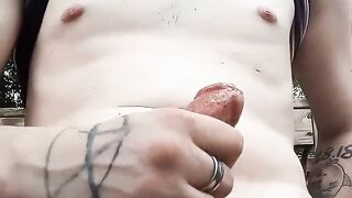 Risky outdoors cumshot