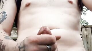 Risky outdoors cumshot