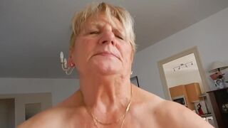Fucking a sexy older lady